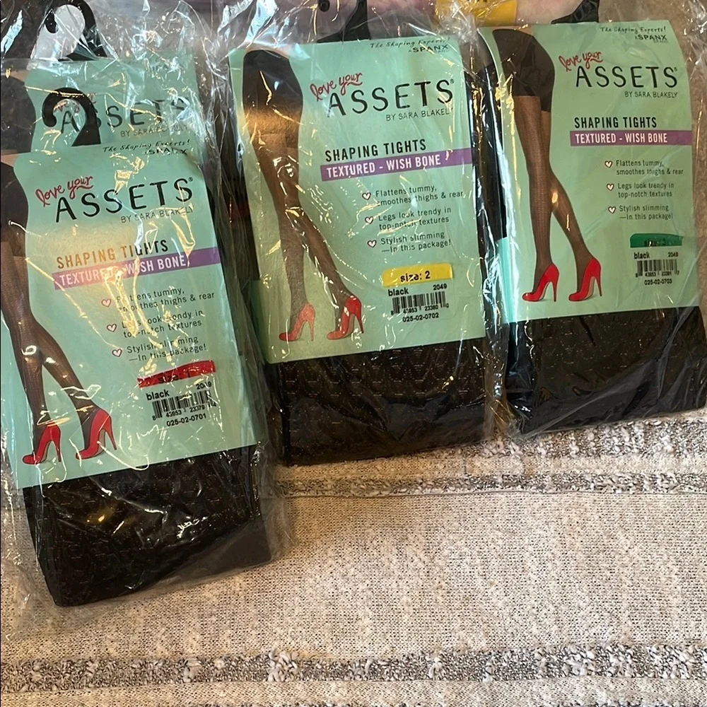 ASSETS by Sara Blakely Black Textured Wish Bone Shaping Tights